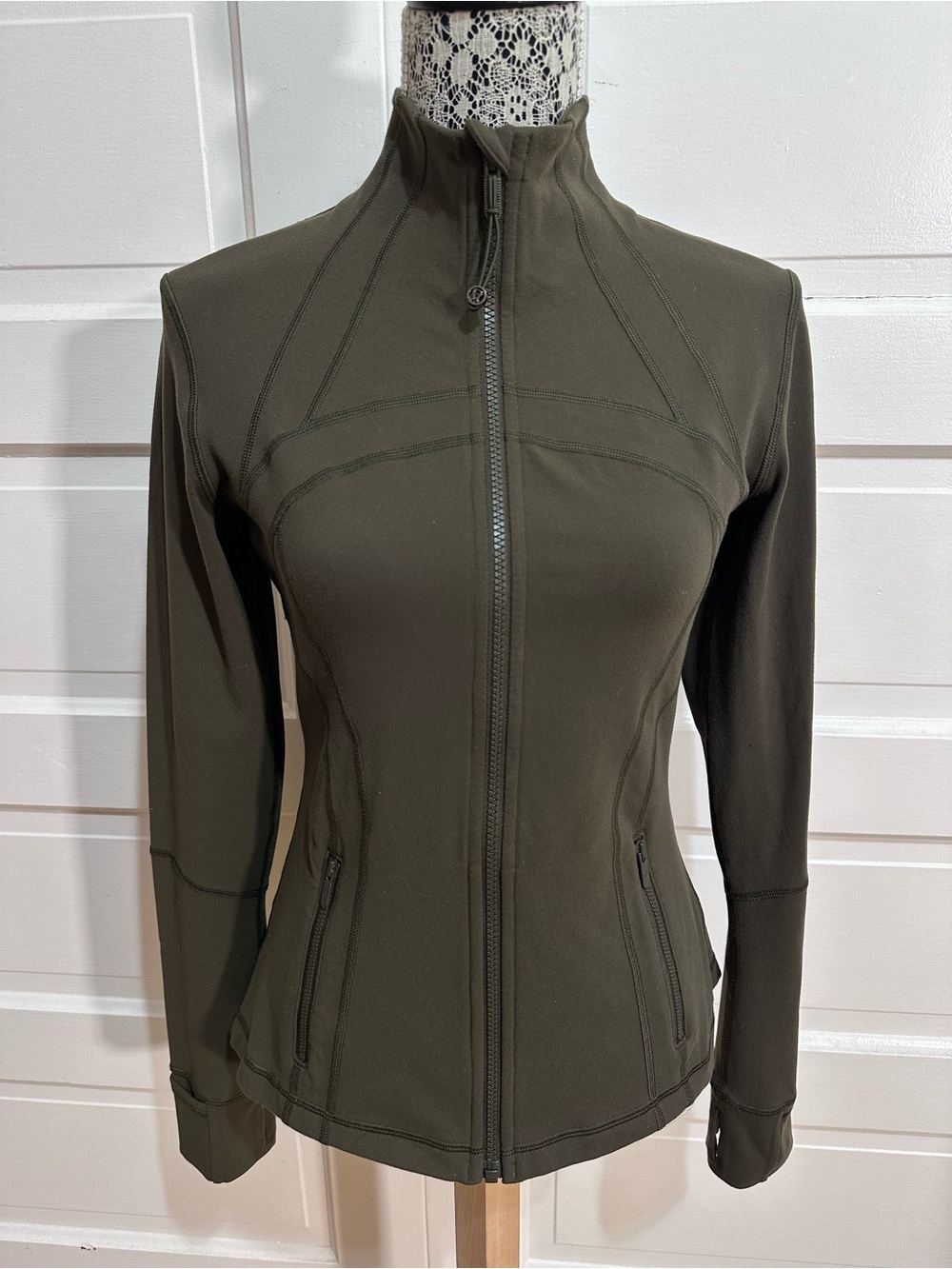 Lululemon Define Jacket Size 8 Dark Olive Green Flattering Fit $138